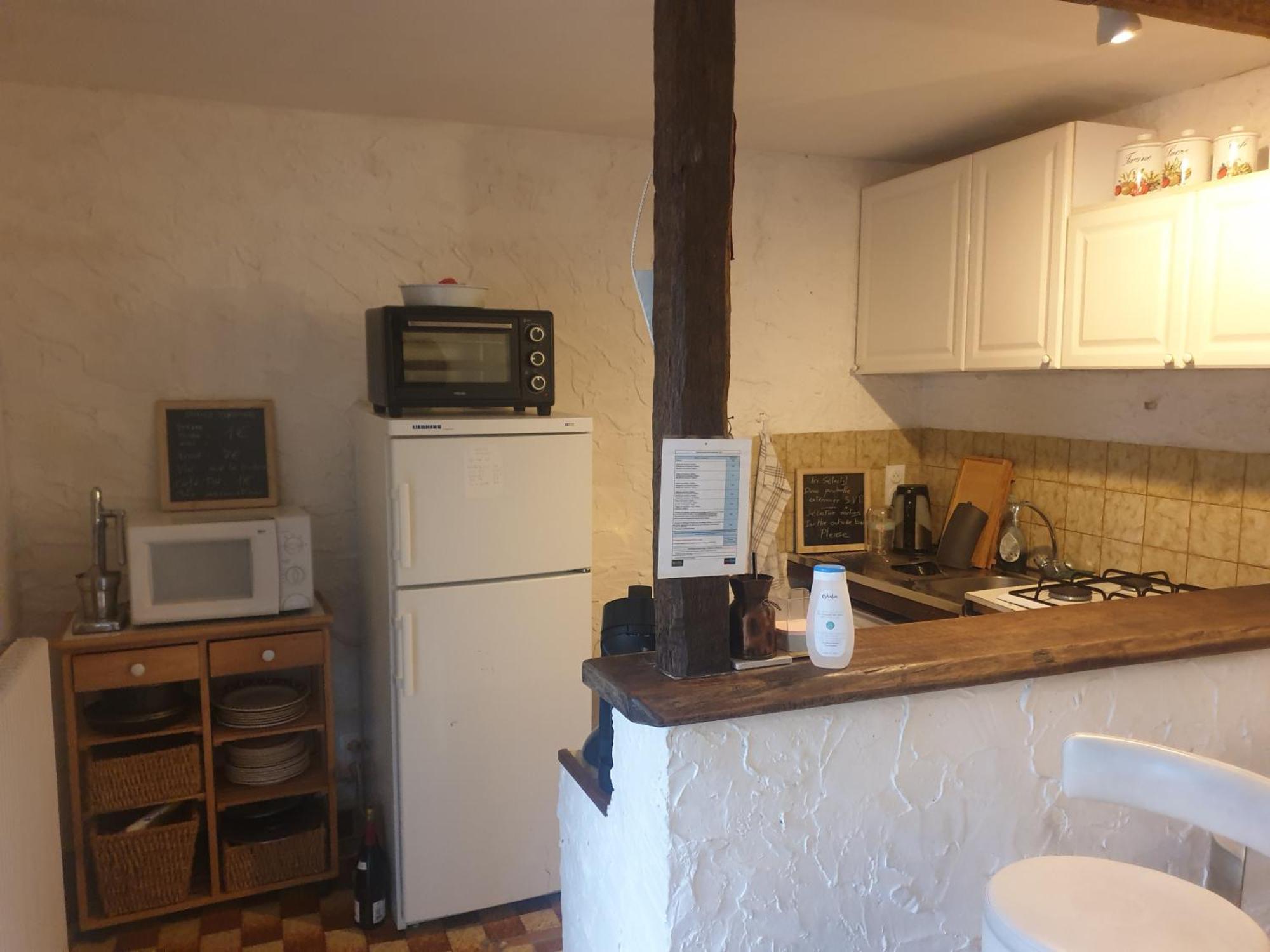 Maison Marylene Possibilite De Louer 2 Chambres Et Un Lit 1Place Supplementaire Ici C'Est Calme Et Simple Entretien Et Petit Dejeuner A Regler Sur Place Vous Gagnez 16 Pour-Cent Givry  Quarto foto